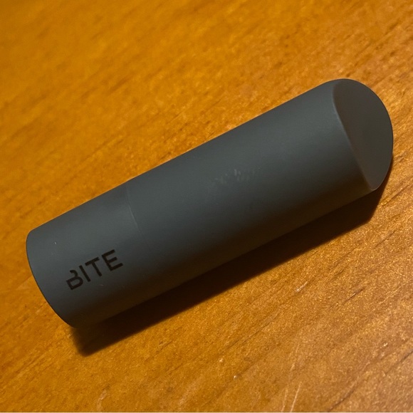 Bite Beauty Power Move Soft Matte Lipstick Sugar Buns - Picture 3 of 16